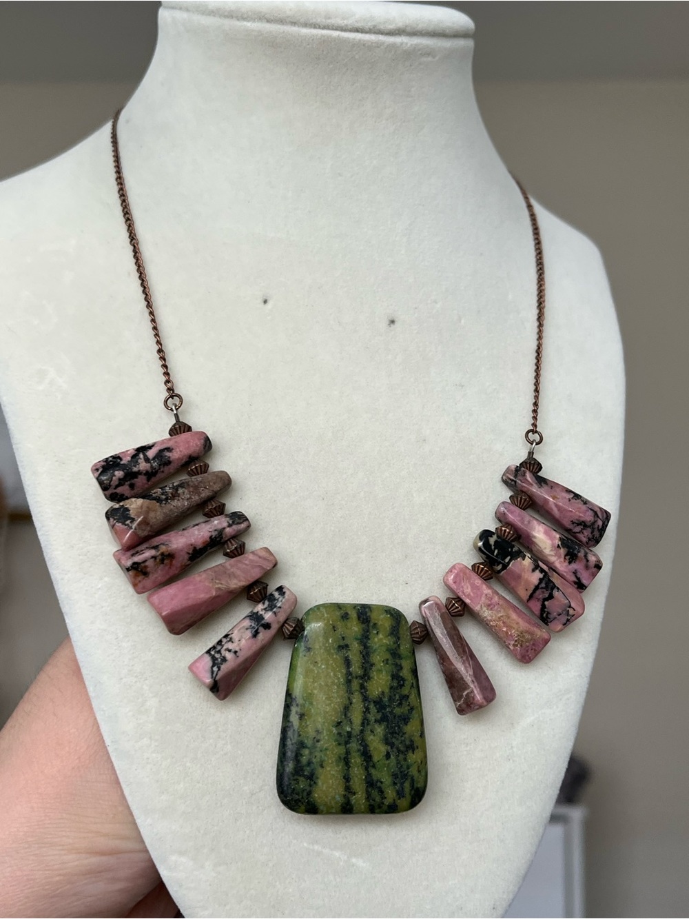 VTG Large Rhodonite Beaded Necklace With Copper Toggle Chain 20”